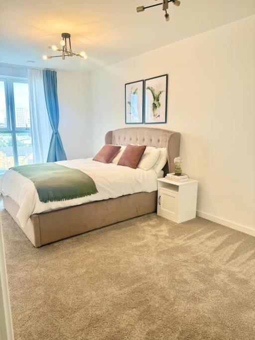 A Stylish Two Bedroom Modern Apartment With Parking Barking  Luaran gambar